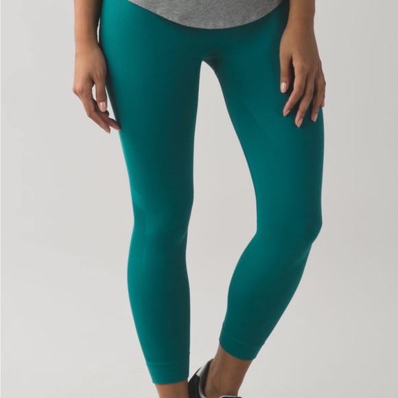 Lululemon zone in crop leggings - Picture 3 of 5